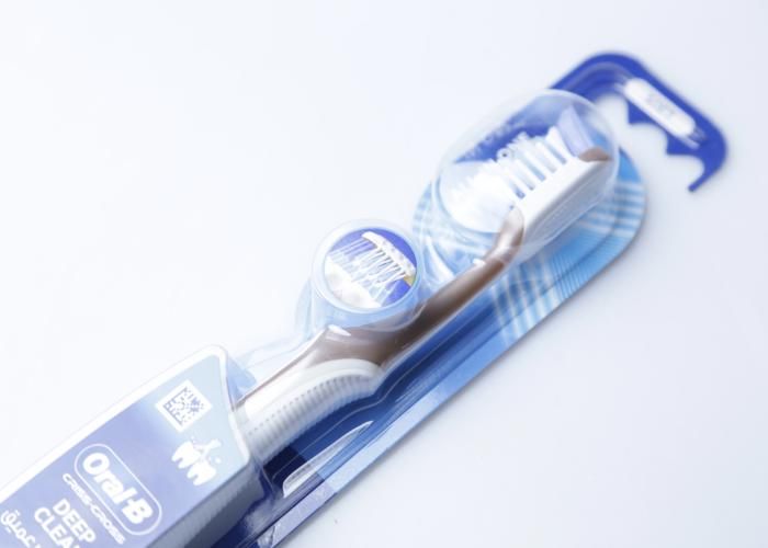 Oral-B Bad Pro-Expert All in One Souple - Couleur Aléatoire