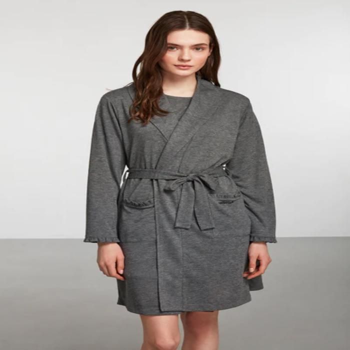 Ensemble femme short/ pull à manches et robe de chambre