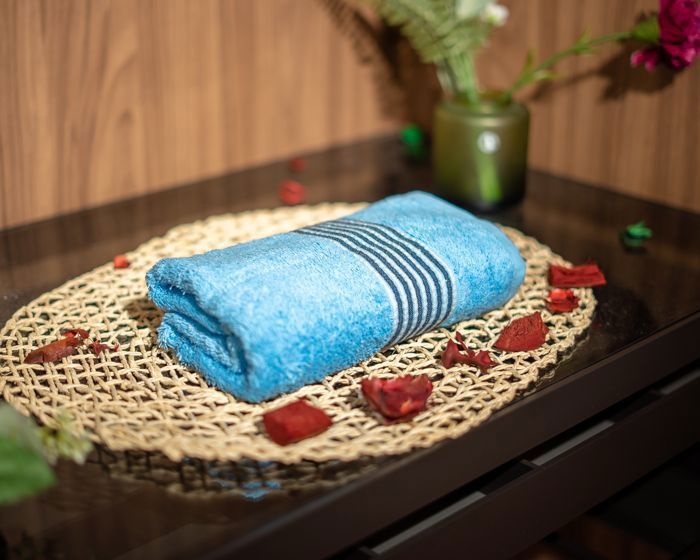 SERVIETTE TOILETTE CARMEN 450G BLEU-CIEL