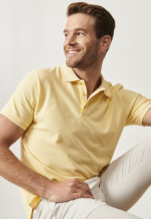 AC&Co - T-shirt jaune coupe slim col polo 100% coton manches courtes