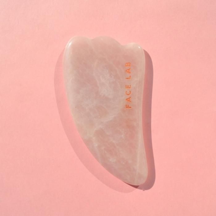 Sculpt & Tone Feather Shaped Gua Sha - Gua Sha en forme de plume en quartz rose sculpte et tonifie - FACELAB