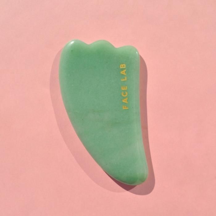 Sculpt & Tone Feather Shaped Gua Sha - Gua Sha en forme de plume en aventurine verte sculpte et tonifie - FACELAB