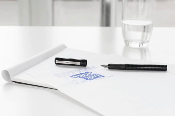 Stylo à Plume School+ Noir Carbone avec 6 Cartouches à Encre Bleu Roi Effaçable