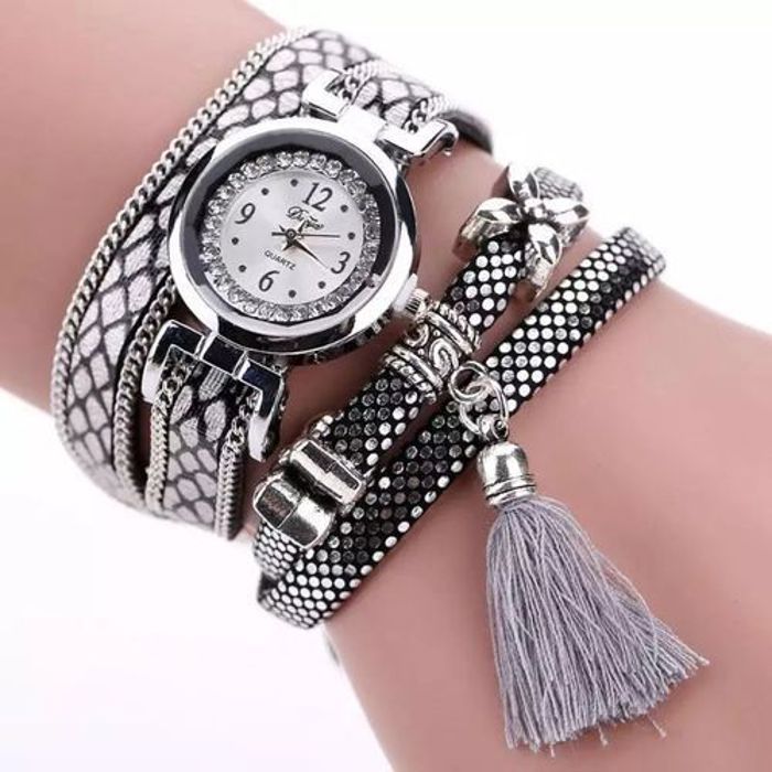 Montre pour femmes . Montre de tendance Casuel à Bracelet Multi-rangs.