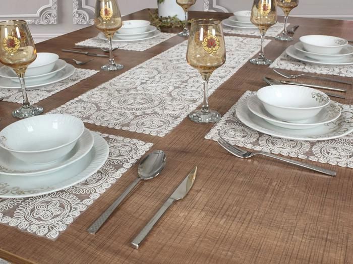 Ensemble de 7 pièces Victoria à brodé blanc cassé, 6 sous plats 32x32cm + chemin de table 96x32cm