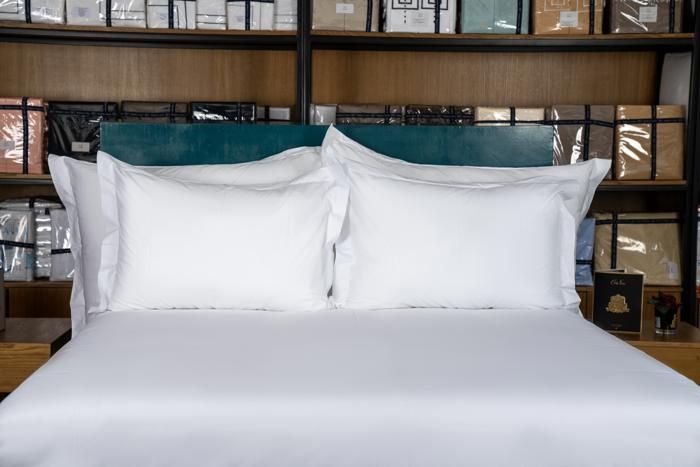PARURE 200 FILS PERCALE BLANC (Housse de couette+ 2 taies d'oreillers) - 260*240 - Blanc