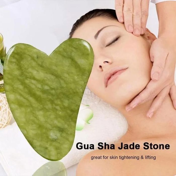 Gua Sha - Gua Sha en forme cœur en jade vert sculpte et tonifie