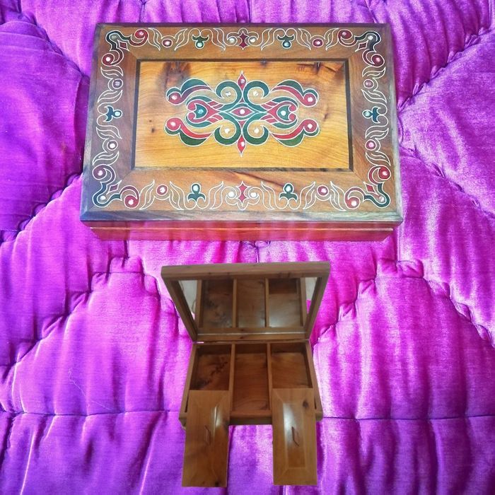 Boîte à bijoux.boite artisanal en bois de Thuya avec miroir et 3 compartiments, fonctionnels et décoratifs.