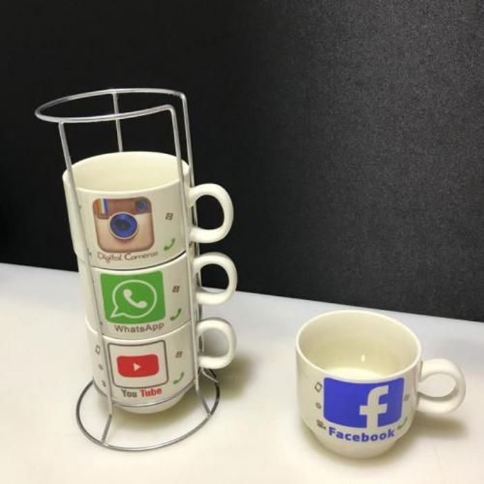 Set de 4 Mug / tasses á café personnalisés facebook youtube whatsapp instagram avec support