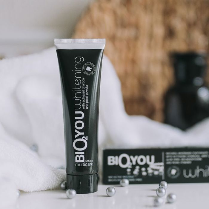 Bio2You Dentifrice Blancheur au charbon bio-actif et la poudre des perles