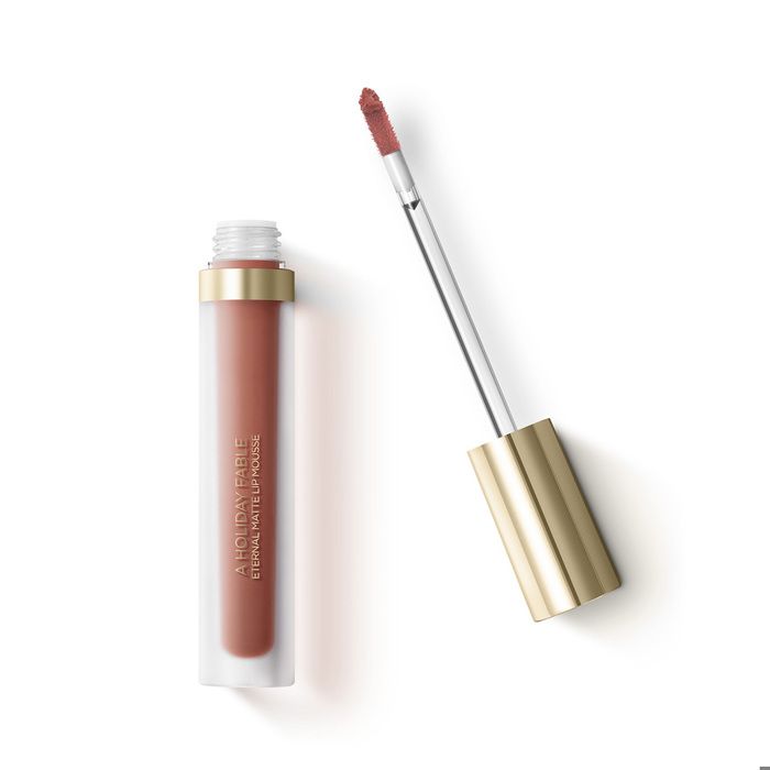 A HOLIDAY FABLE ETERNAL MATTE LIP MOUSSE 01 Hot Cappuccino
