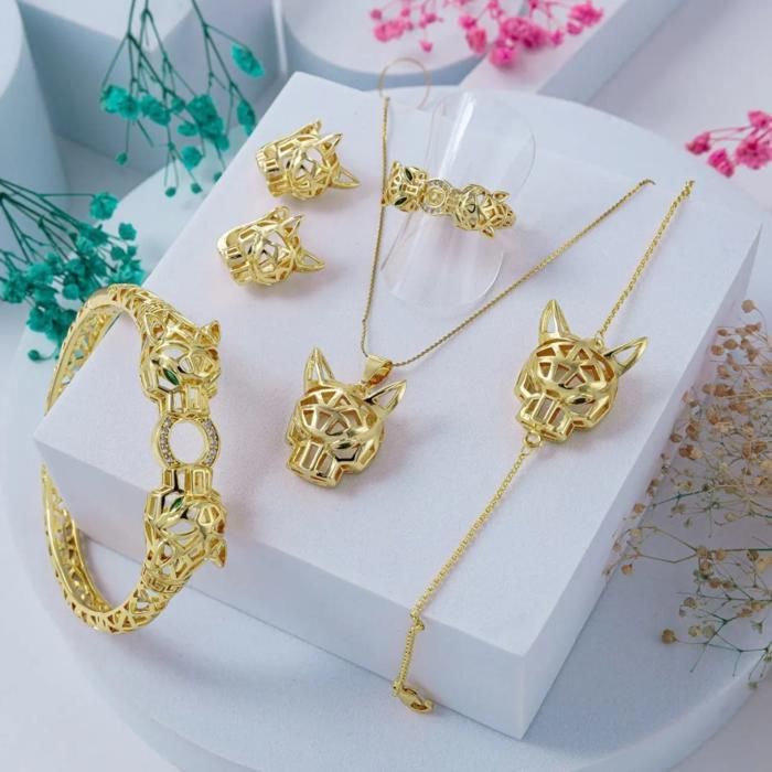 PARURE EN PLAQUE OR DORE