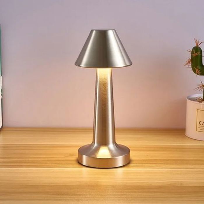 Lampe de table LED créative en métal pour créer une atmosphère pour les chambres