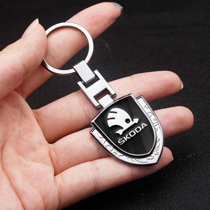 Porte-clés de voiture chrome et noir avec logo Skoda