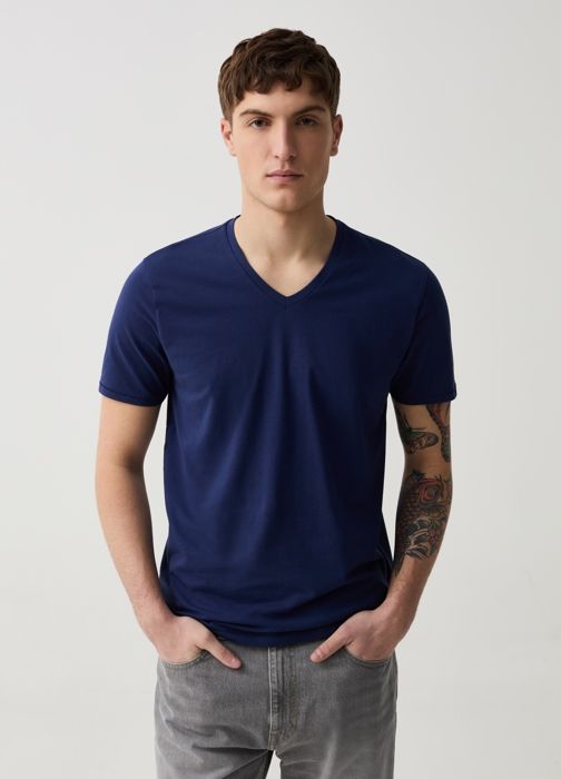 T-shirt slim fit avec col en V