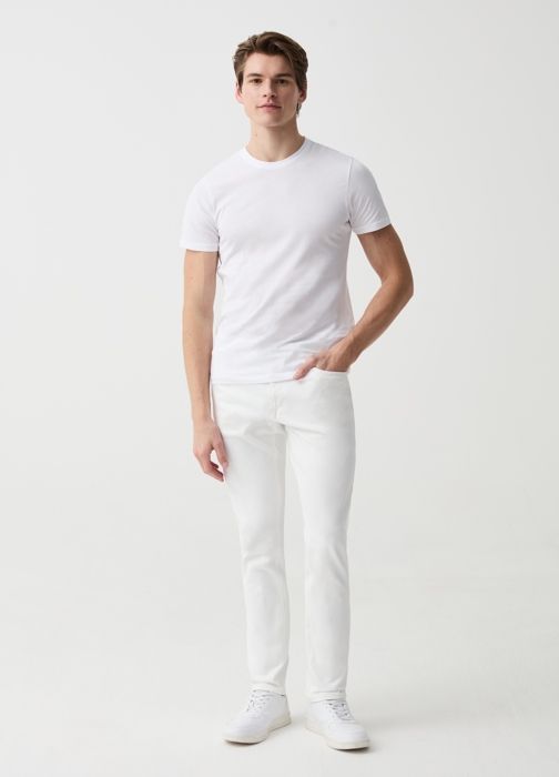 Jean slim extensible de couleur unie