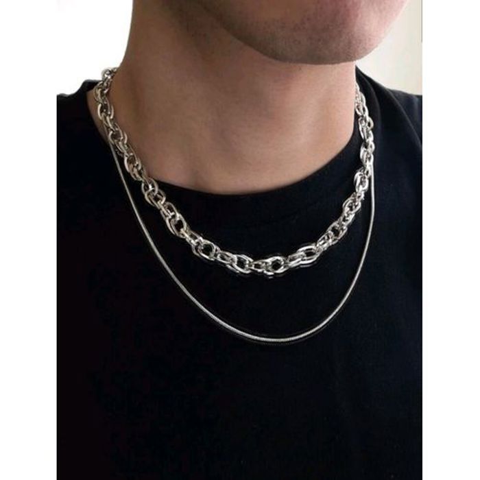 homme collier minimaliste