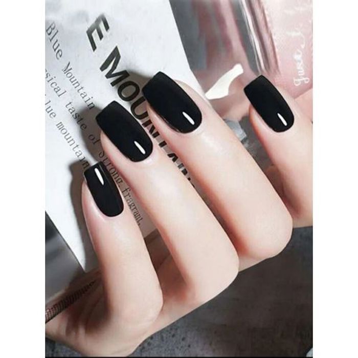24 faux ongles SIMPLES et 24 pieces ruban et 1 piece lime à ongles
