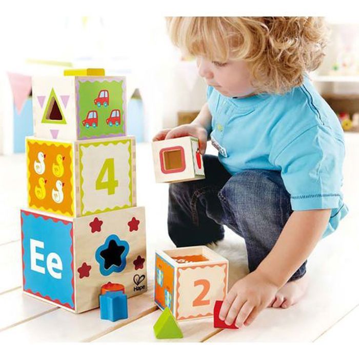 Jouet enfant Tour de cubes avec formes à encastrer en bois
