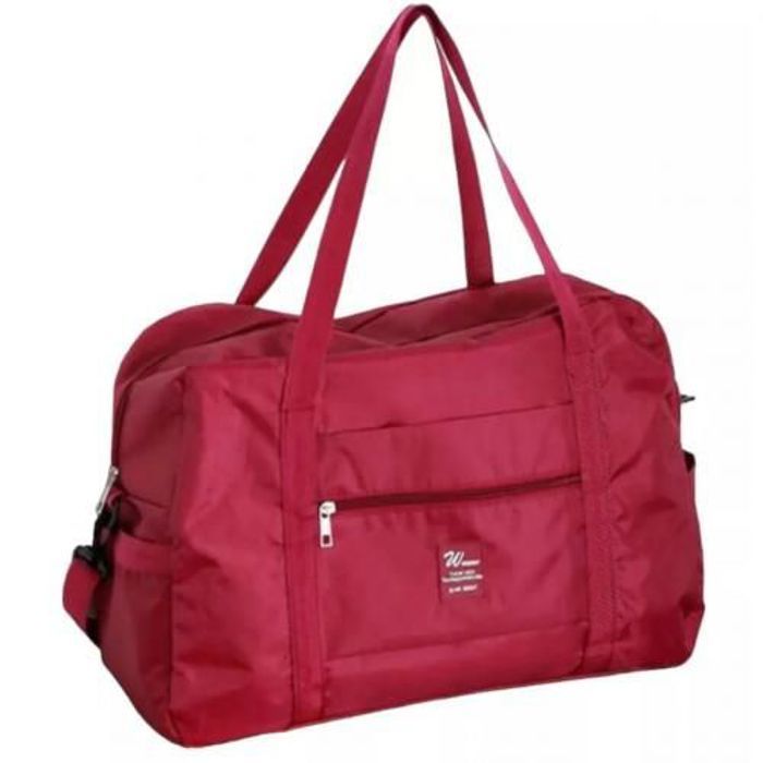 Sac de sport avec grande capacité, pliable et léger pour un transport facile.