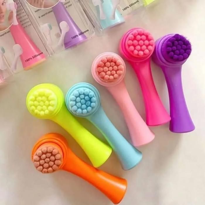 Brosse de nettoyage du visage en silicone face à la brosse de nettoyage visage (couleur aléatoire)