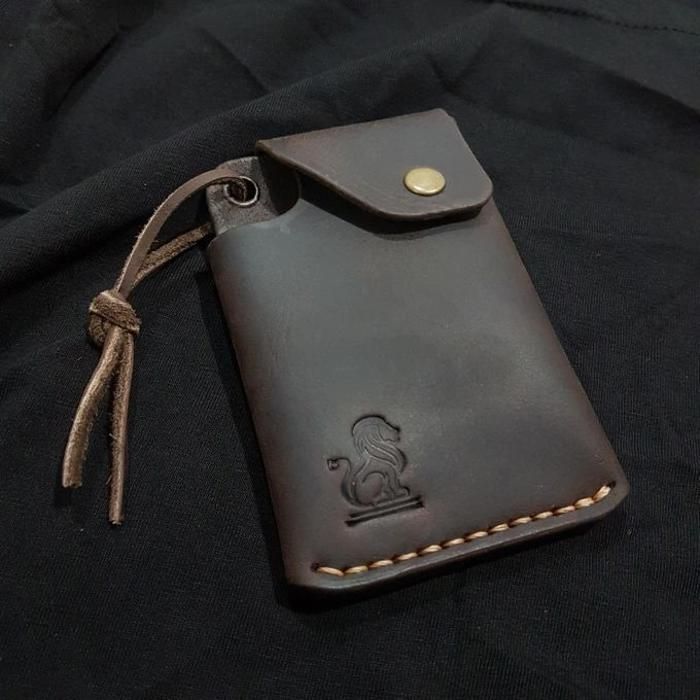 Porte-cartes en cuir - HANDMADE - Lion's cub - Cuir ciré naturel - Marron - Fait main