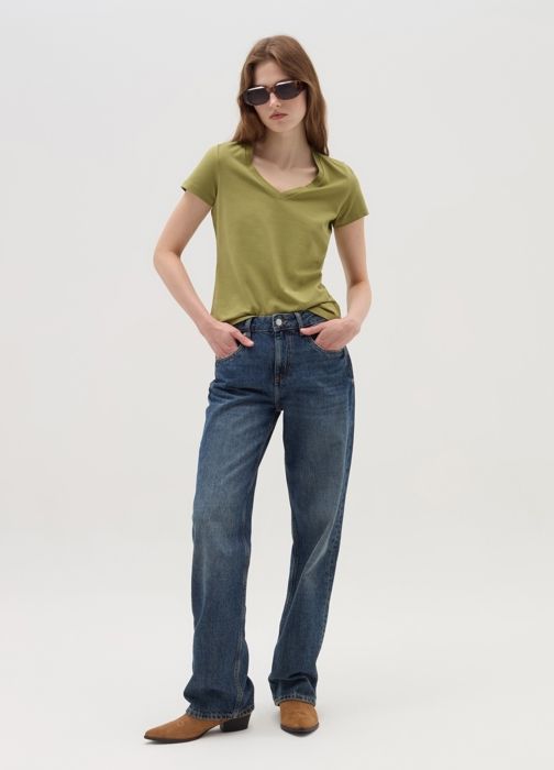 Solid colour T-shirt with V neck - Olive Green
