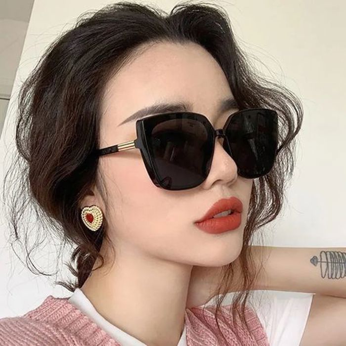 Lunette soleil Square œil de chat pour Femme tendance Noir- By J et D OPTY