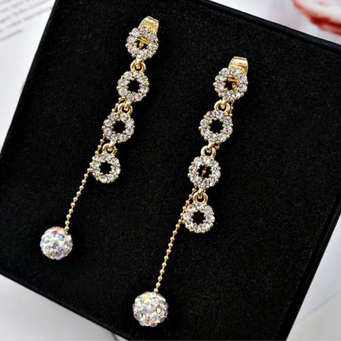 boucles d'oreilles longs pompons en cristal , long style coréenne