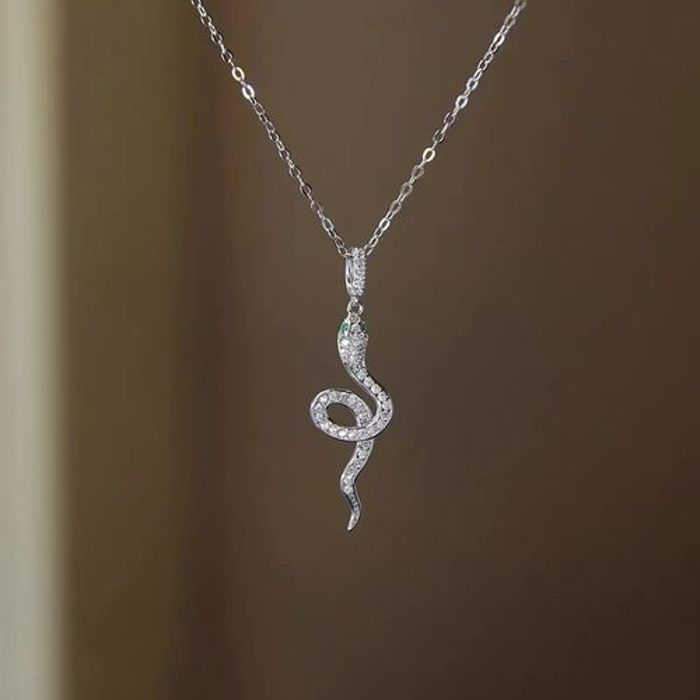 Collier à breloques argenté Pendentif serpent en zircon exquis de luxe
