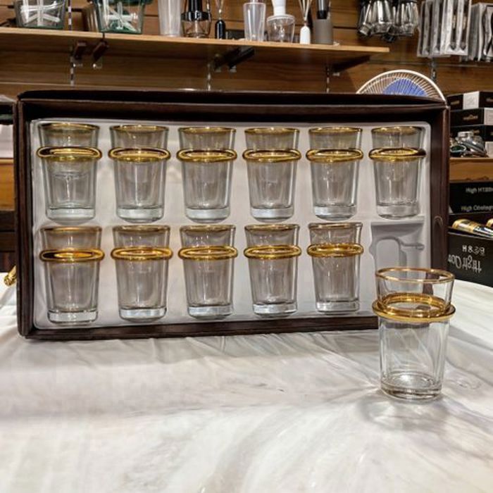12 Verres à thé Zman au design raffiné ornés d'un fil doré torsadé