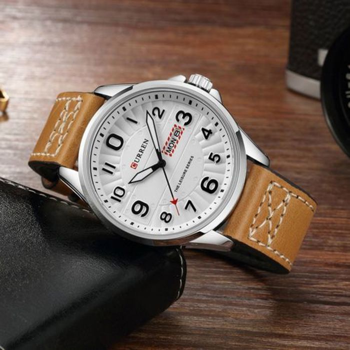 Curren 8269 Montre à Quartz avec Affichage de Date Jour et Bracelet en Cuir pour Homme - BLANC ET BRUN