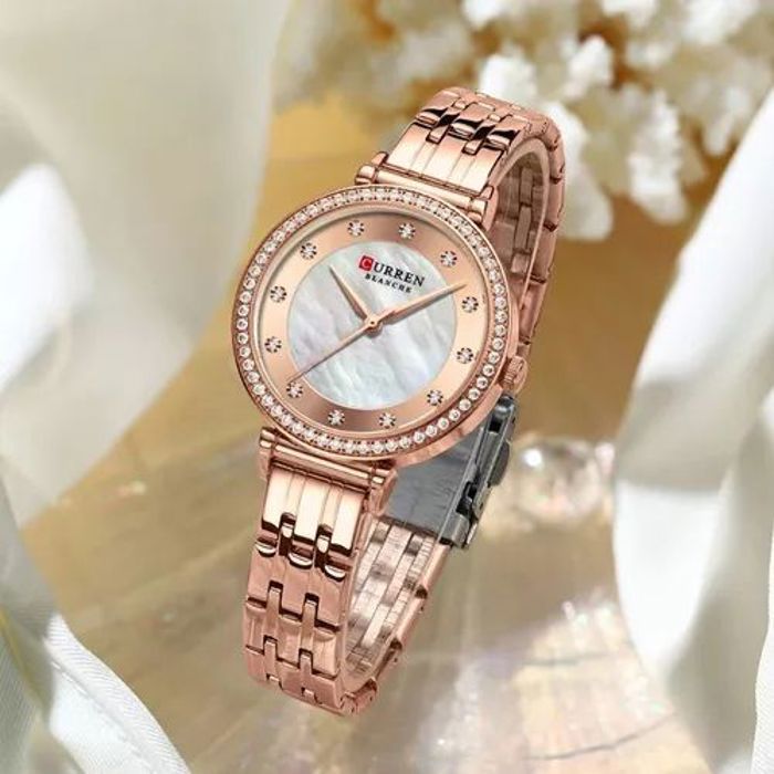 Curren Montre analogique pour femme avec corps rose et bracelet extensible 9087