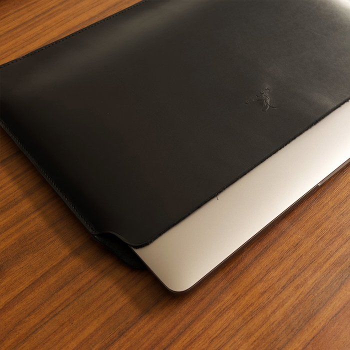 Étui en cuir - KAYZA - MacBook 16" - Noir - Protection contre les chocs - Cuir véritable