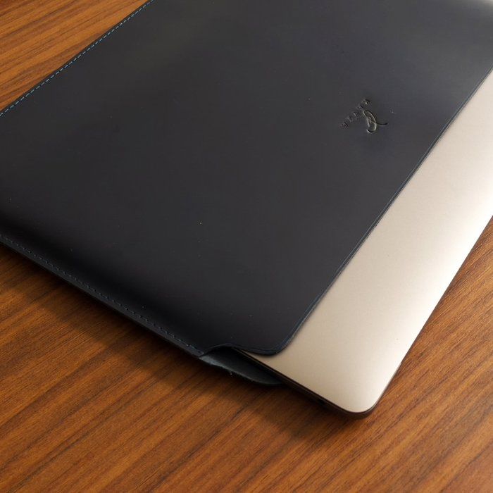 Étui en cuir - KAYZA - MacBook 16" - Cuir véritable - Protection contre les chocs - Bleu