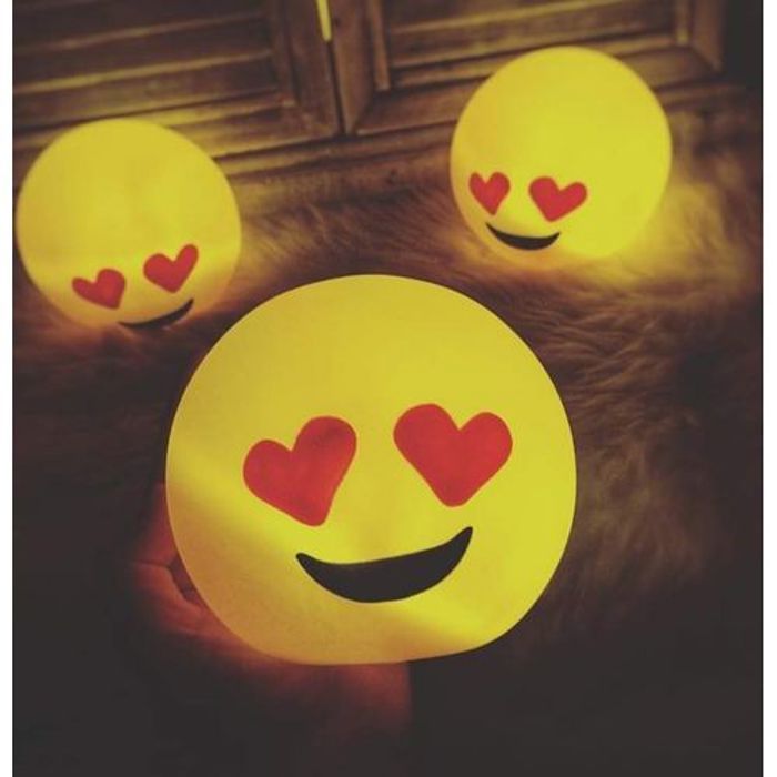 Mini LED Veilleuse emoji visage souriant avec 2 cœur