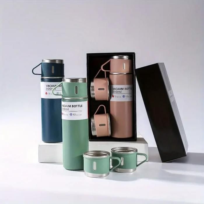 VACUUM FLASK Thermos pour conserver les boissons chaudes avec 3 tasses 500 ml , Multi couleur.