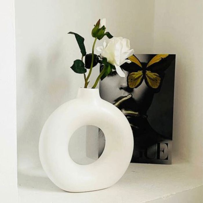 vase Circulaire avec fleur artificiel gratuit