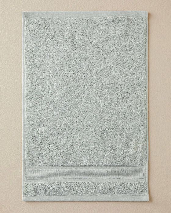 Essuie-main en coton doux et premium Poffy, coloris vert d’eau, dimensions 30 x 45 cm.