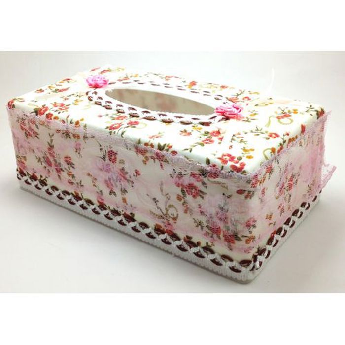 Boite à mouchoirs en plastique couvert par un tissu coloré