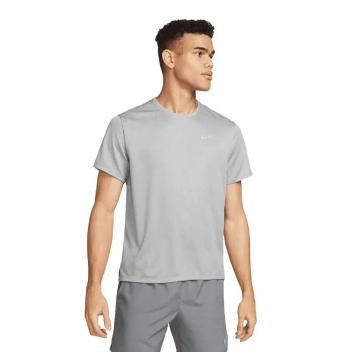 TSHIRT NIKE MILER GRIS