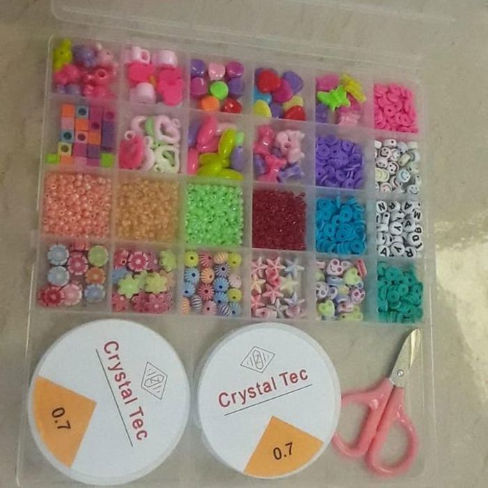 Boîte de perles pour la fabrication de bijoux, bracelets et colliers, pour enfants et adultes.