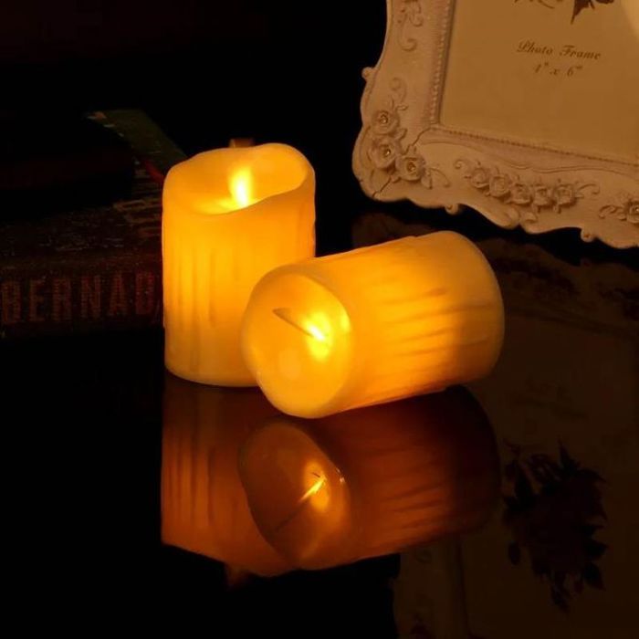 Pack de 2 bougies électroniques LED avec simulation de larmes, idéales pour les anniversaires et les mariages.