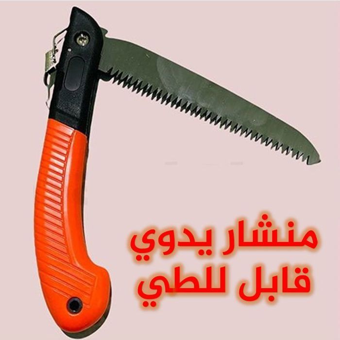 Scie pliante portable, avec verrouillage, lame en acier au carbone, pour des travaux de coupe en extérieur.