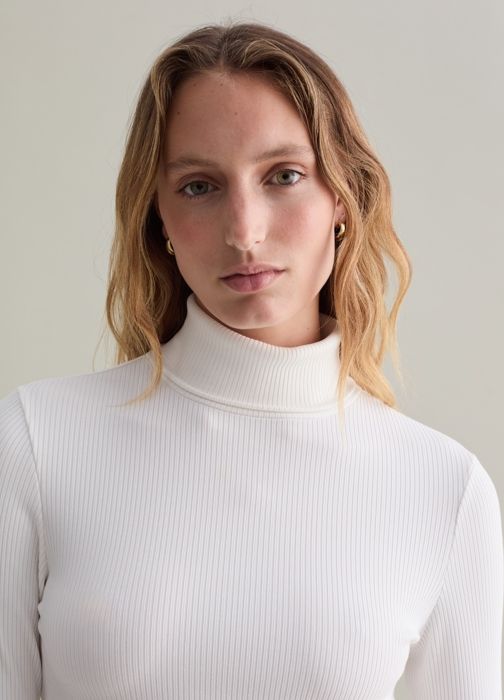 Pull col roulé contemporain à côtes plates - Optical White