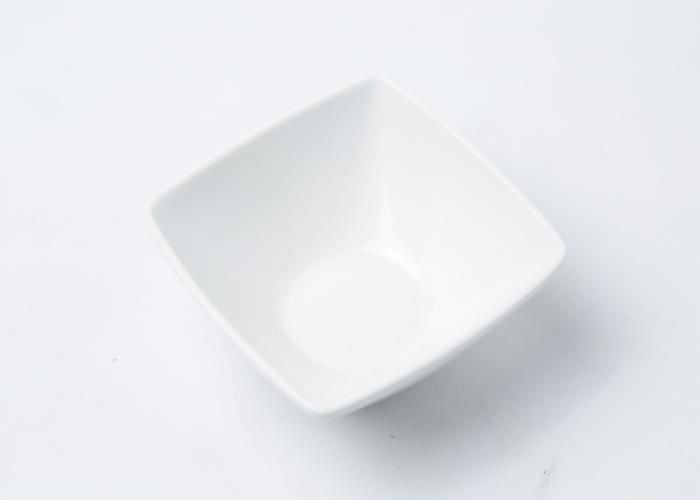 SALADIER CARRÉ À BASE RONDE BLANC EN PORCELAINE 8CM