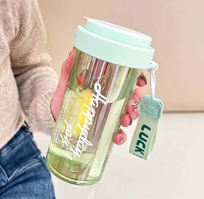 Bouteille d'Eau avec Paille de 600ml, avec Filtre de Mathiation du Thé, Tasse à Thé en Plastique Portable de Grande Capacité
