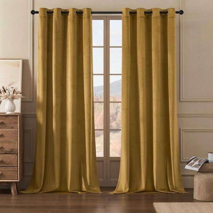Ensemble de 2 panneaux Jaune (3,20 x 2,30 m). Rideaux occultants en velours uni Deavion avec œillets en plastique.