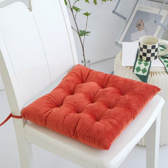Coussin de chaise en velours orange uni, ultra doux et moelleux, lavable, format carré, pour sièges de cuisine ou salle à manger.