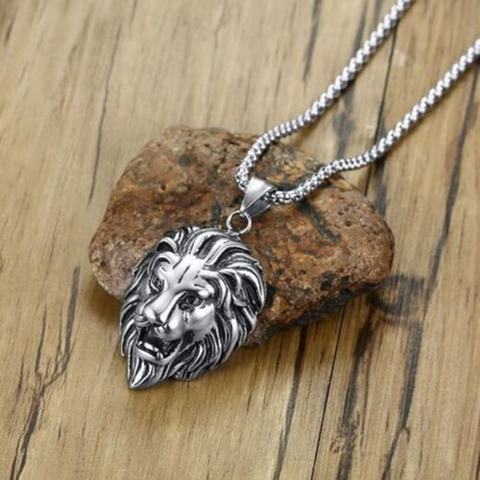 Collier avec pendentif tête de lion vintage en acier inoxydable